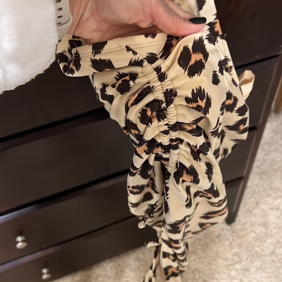 Cheeta Print swimsuit - Picture 5 of 6